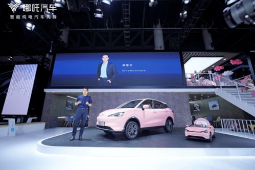 哪吒汽车携智能机器人销售亮相成都车展，多款精品电动车型引领科技出行新风尚