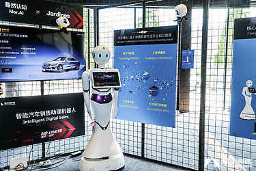 戴姆勒2019“星创高速”第三期成果展示日落幕，智能机器人销售成亮点